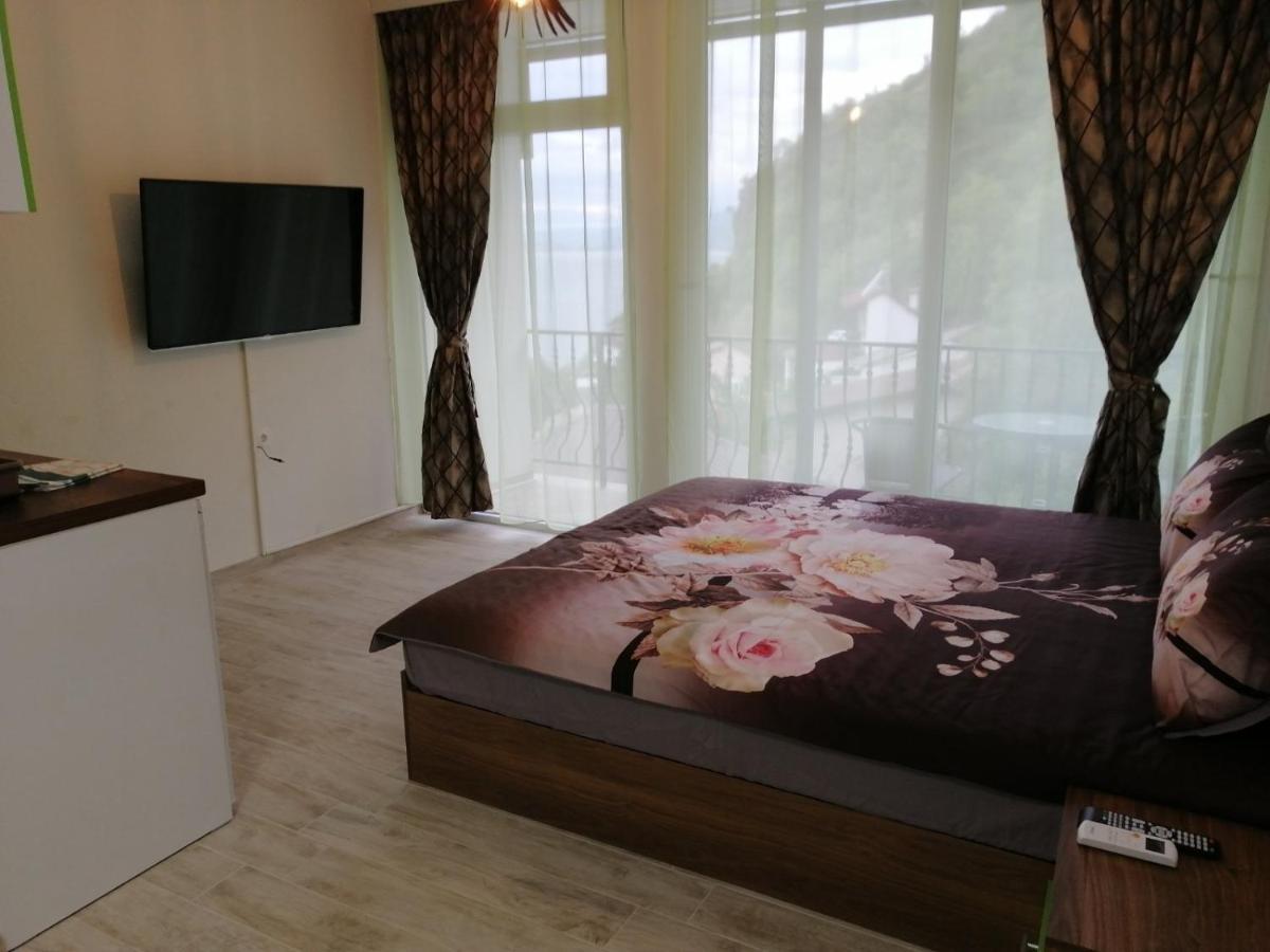 Villa Eros Apartments 2 ستروغا المظهر الخارجي الصورة